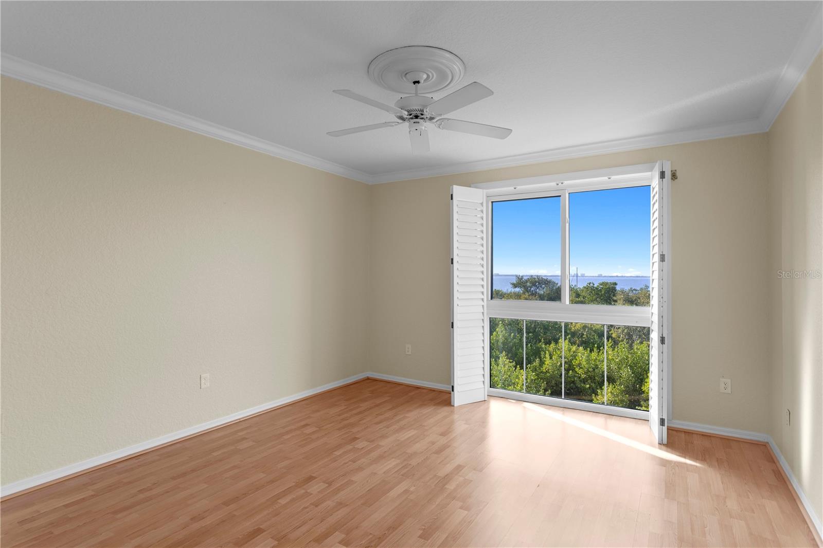 Image 20 of 62 For 4737 Dolphin Cay Lane S 207