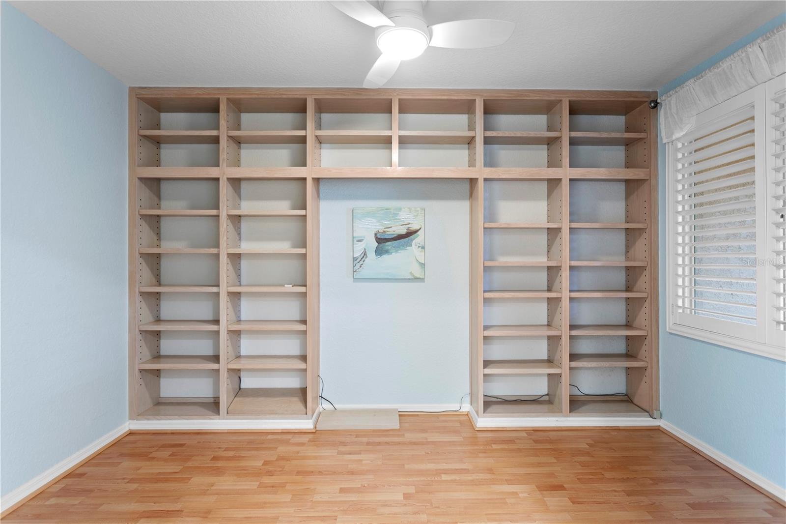 Image 28 of 62 For 4737 Dolphin Cay Lane S 207