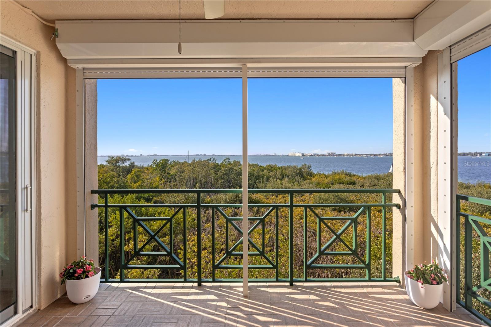 Image 32 of 62 For 4737 Dolphin Cay Lane S 207