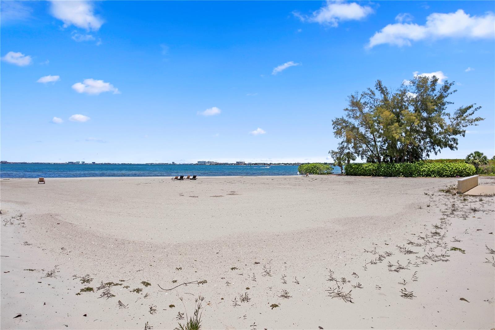 Image 48 of 62 For 4737 Dolphin Cay Lane S 207