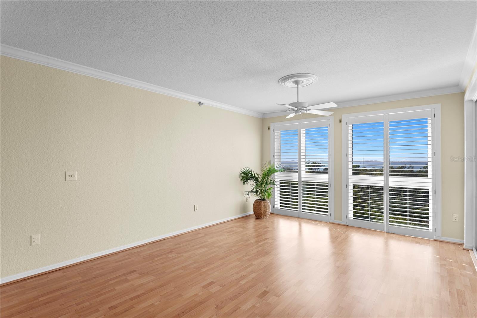 Image 7 of 62 For 4737 Dolphin Cay Lane S 207