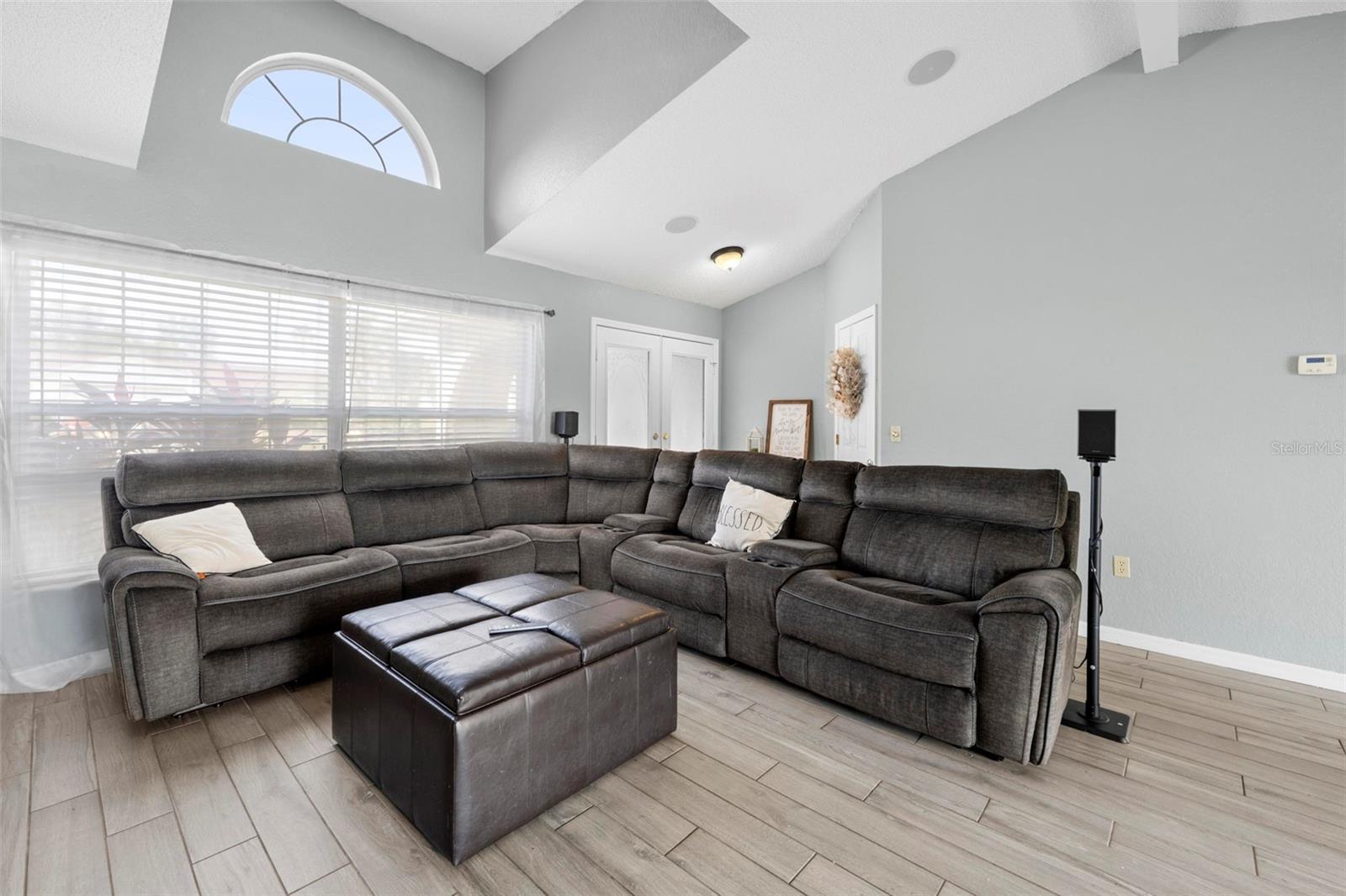 Image 16 of 51 For 5178 Roble Avenue