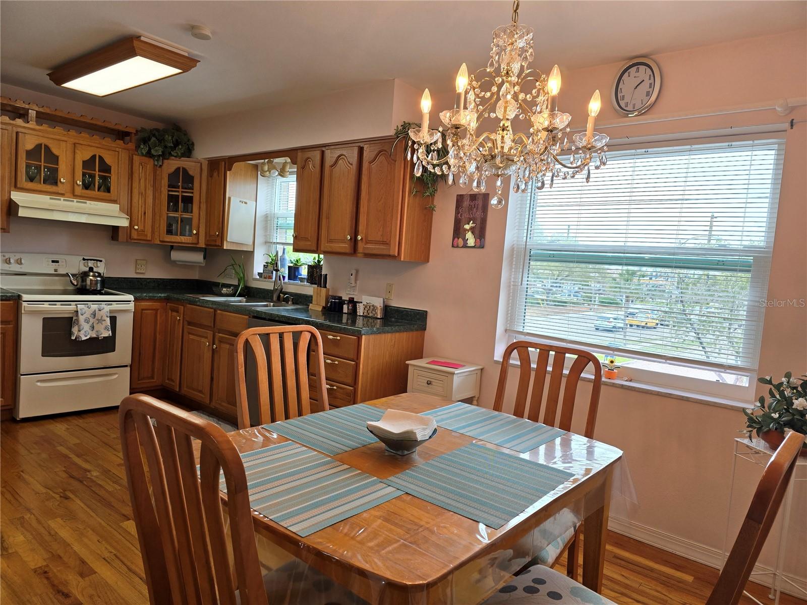 Image 4 of 31 For 1120 Rue Des Chateaux 2a