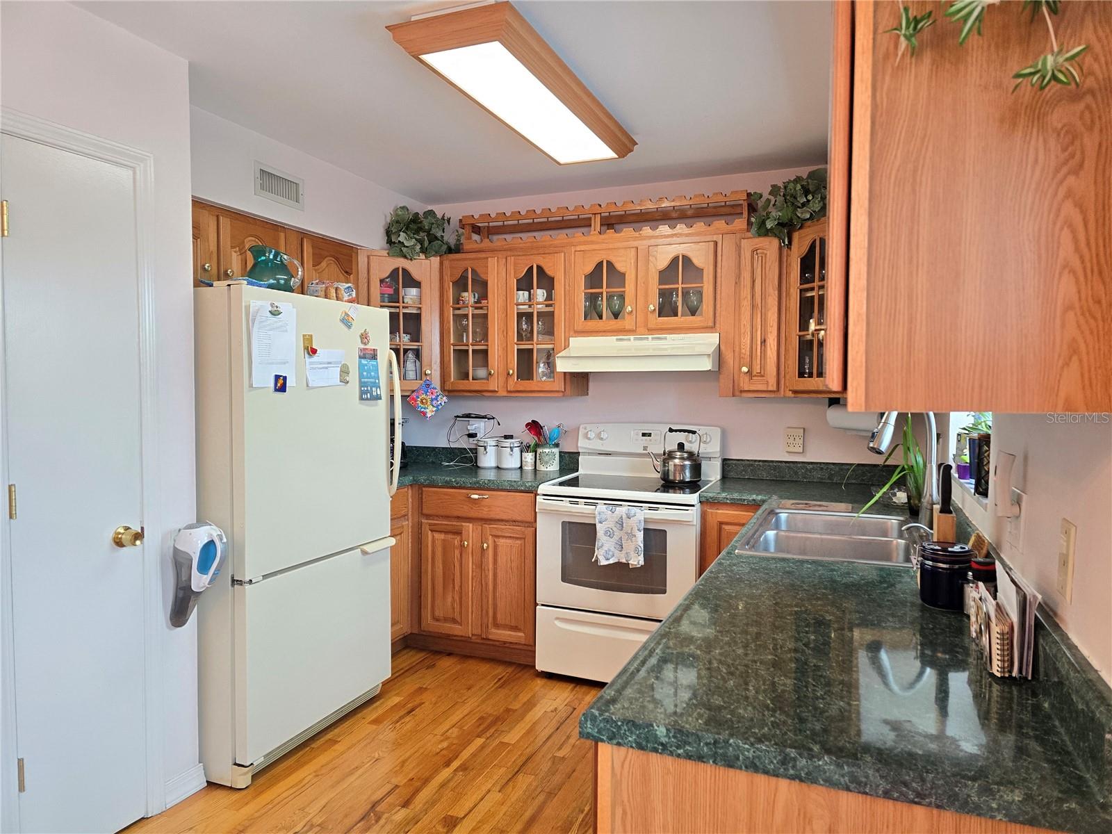 Image 7 of 31 For 1120 Rue Des Chateaux 2a