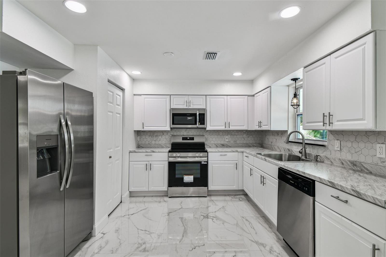 Image 20 of 35 For 6016 Arthur Avenue