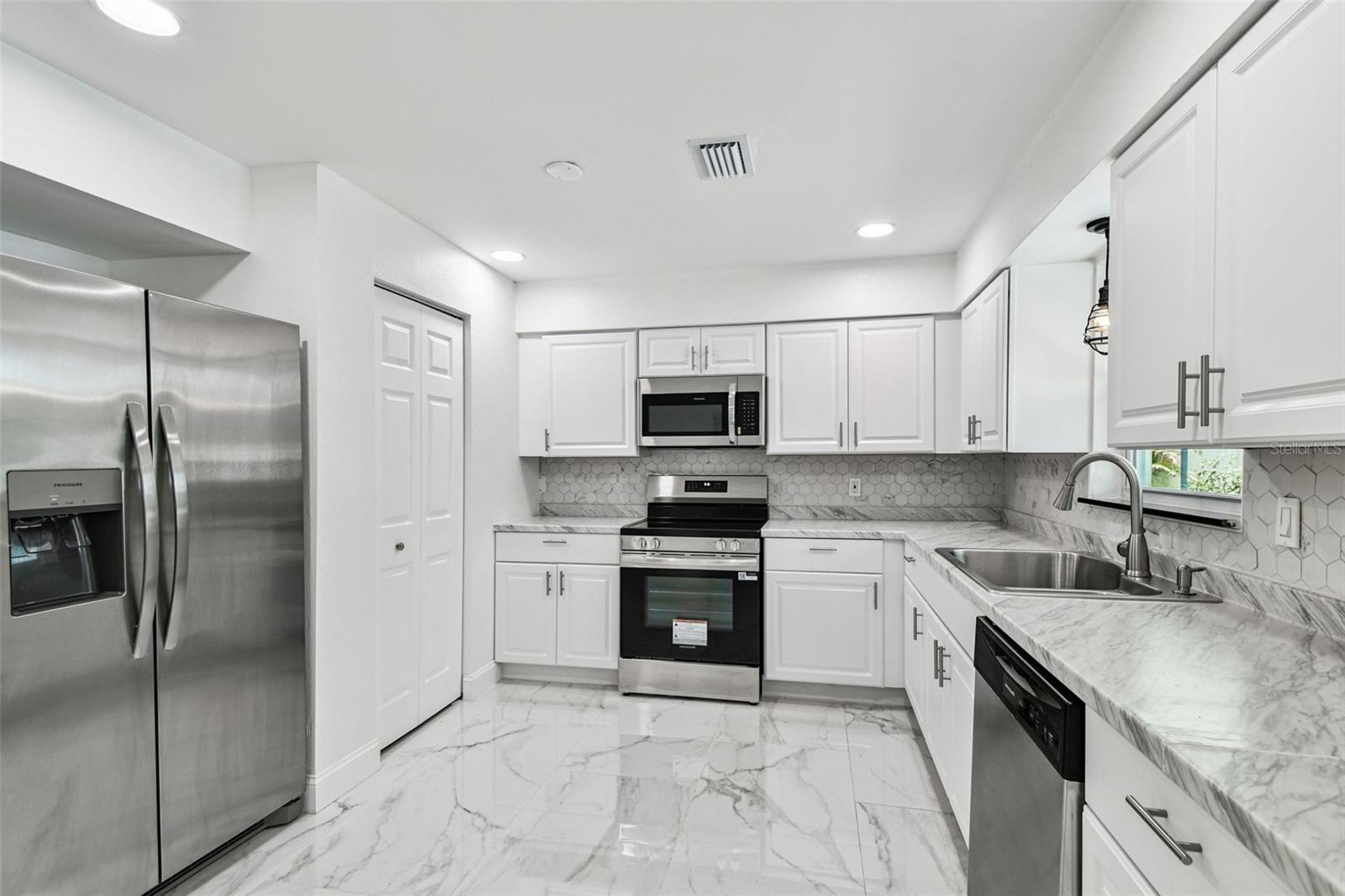 Image 21 of 35 For 6016 Arthur Avenue