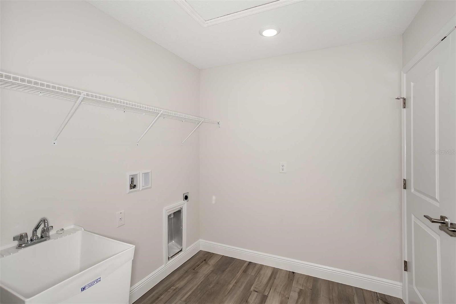 Image 27 of 32 For 9862 Surrey Rose Drive