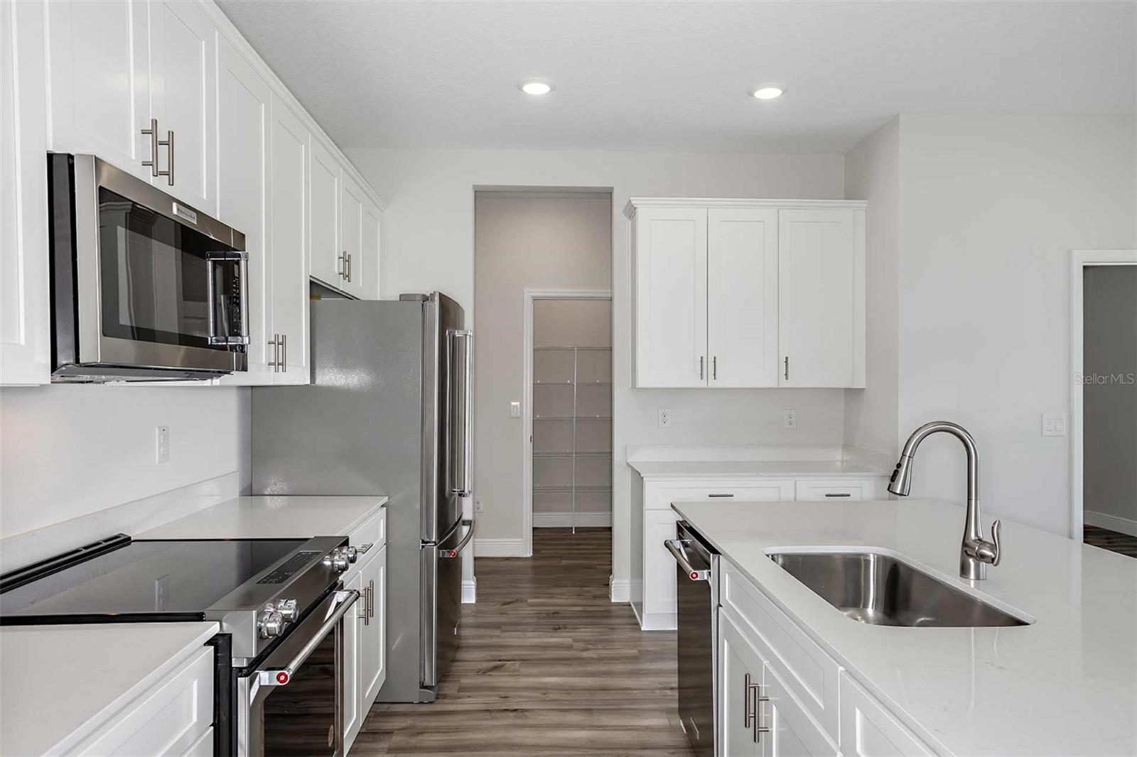 Image 4 of 32 For 9862 Surrey Rose Drive