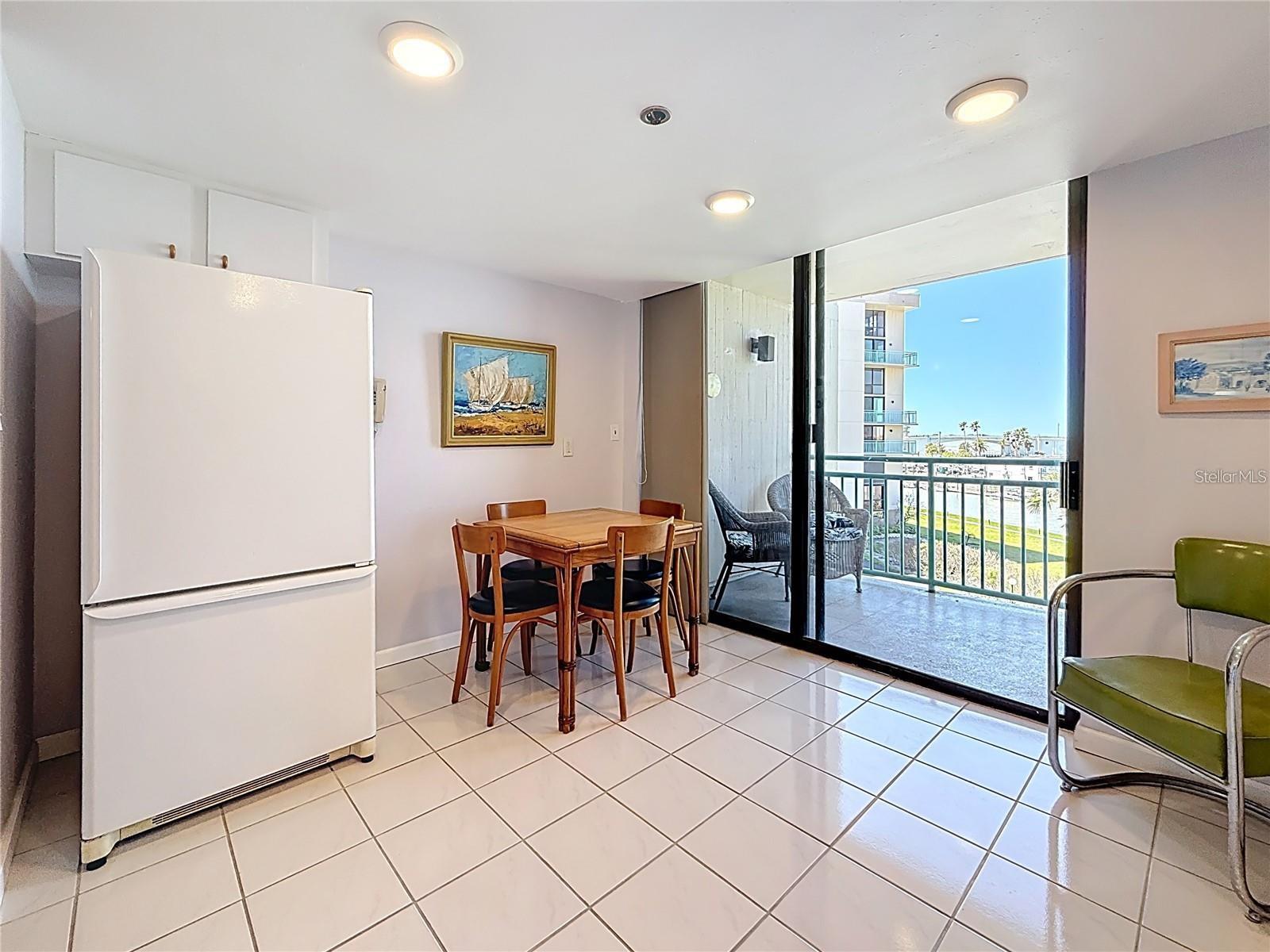 Listing photo id 8 for Key Capri Key Capri  301