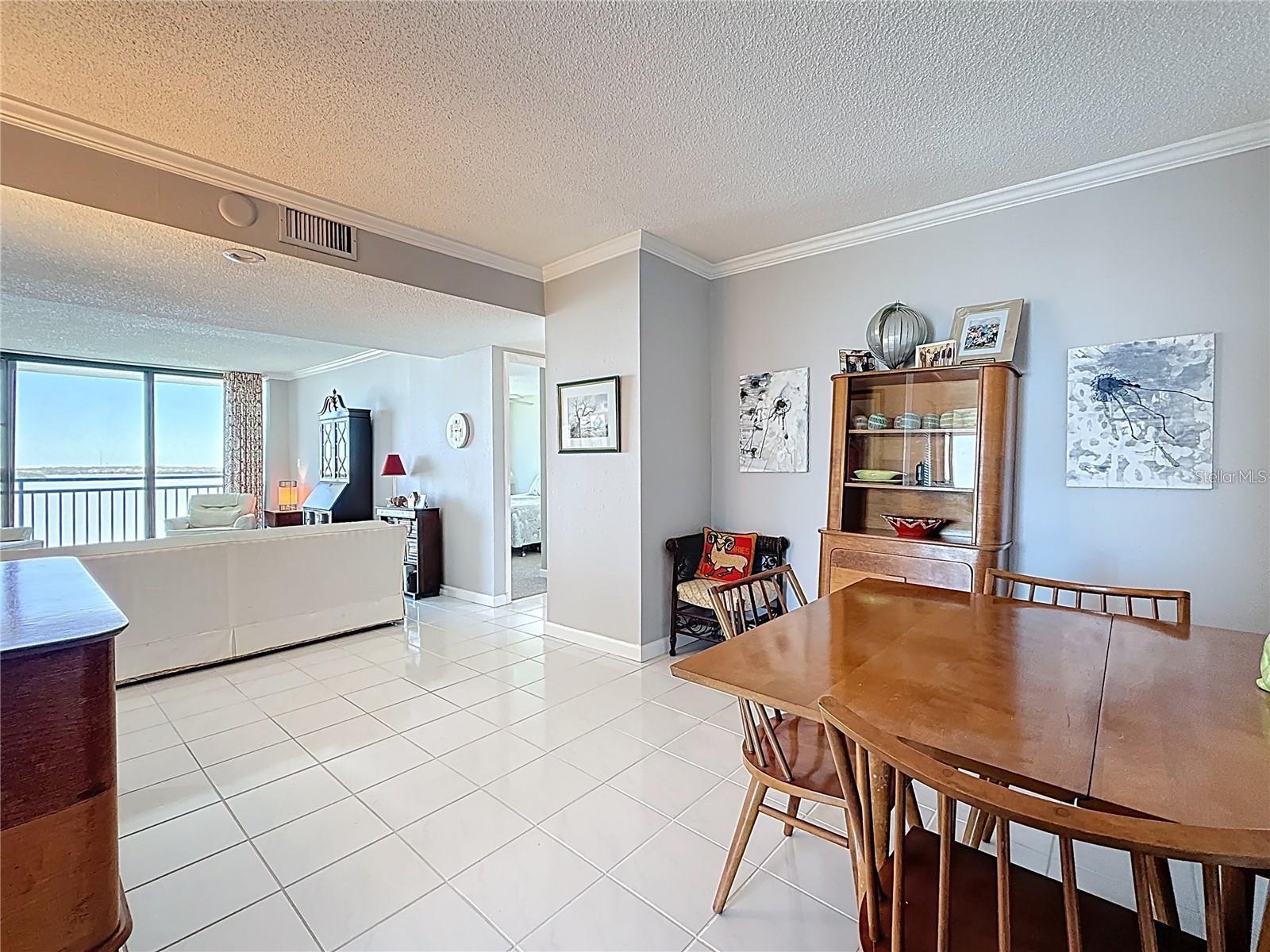 Listing photo id 12 for Key Capri Key Capri  301