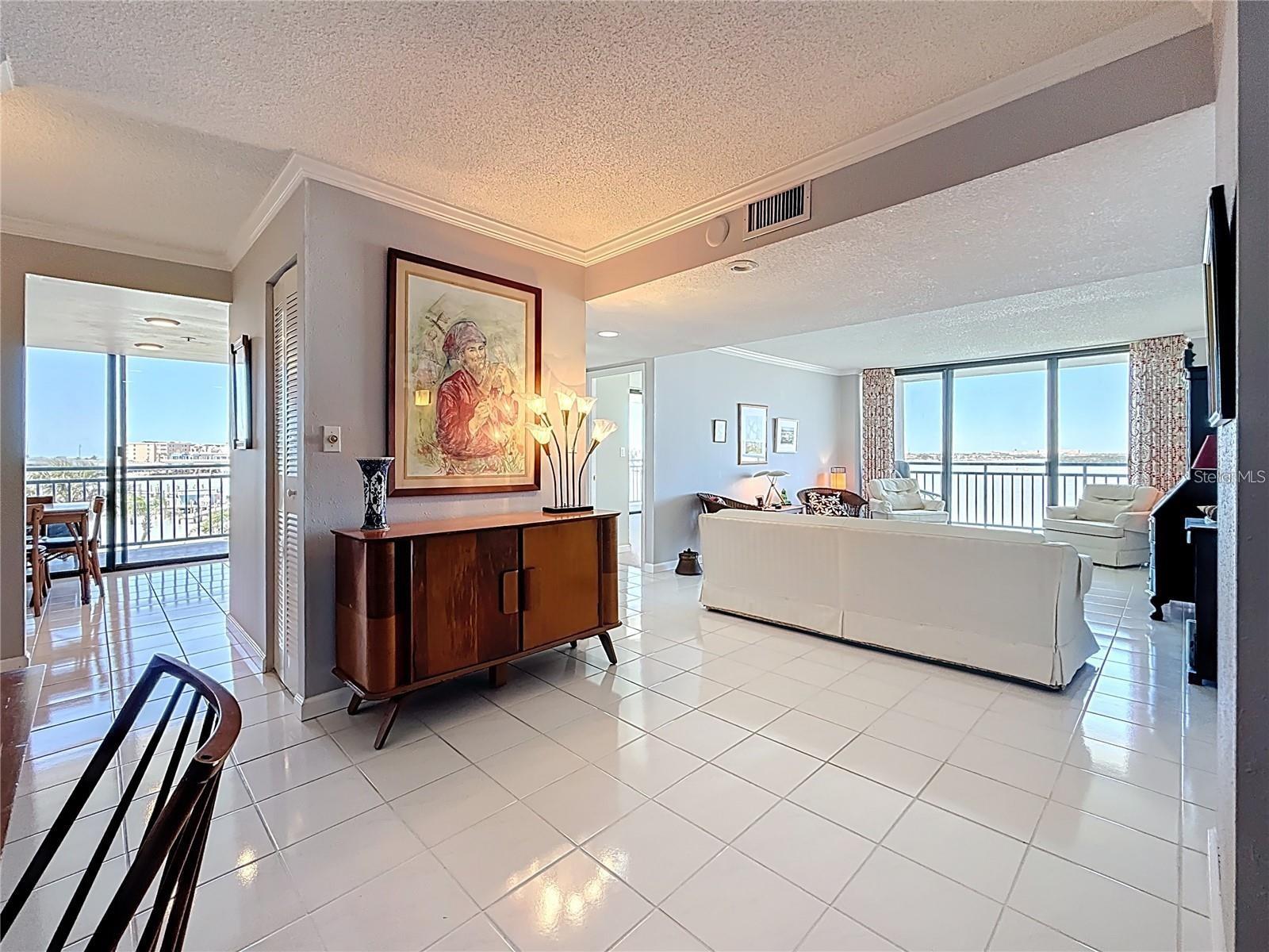 Listing photo id 13 for Key Capri Key Capri  301