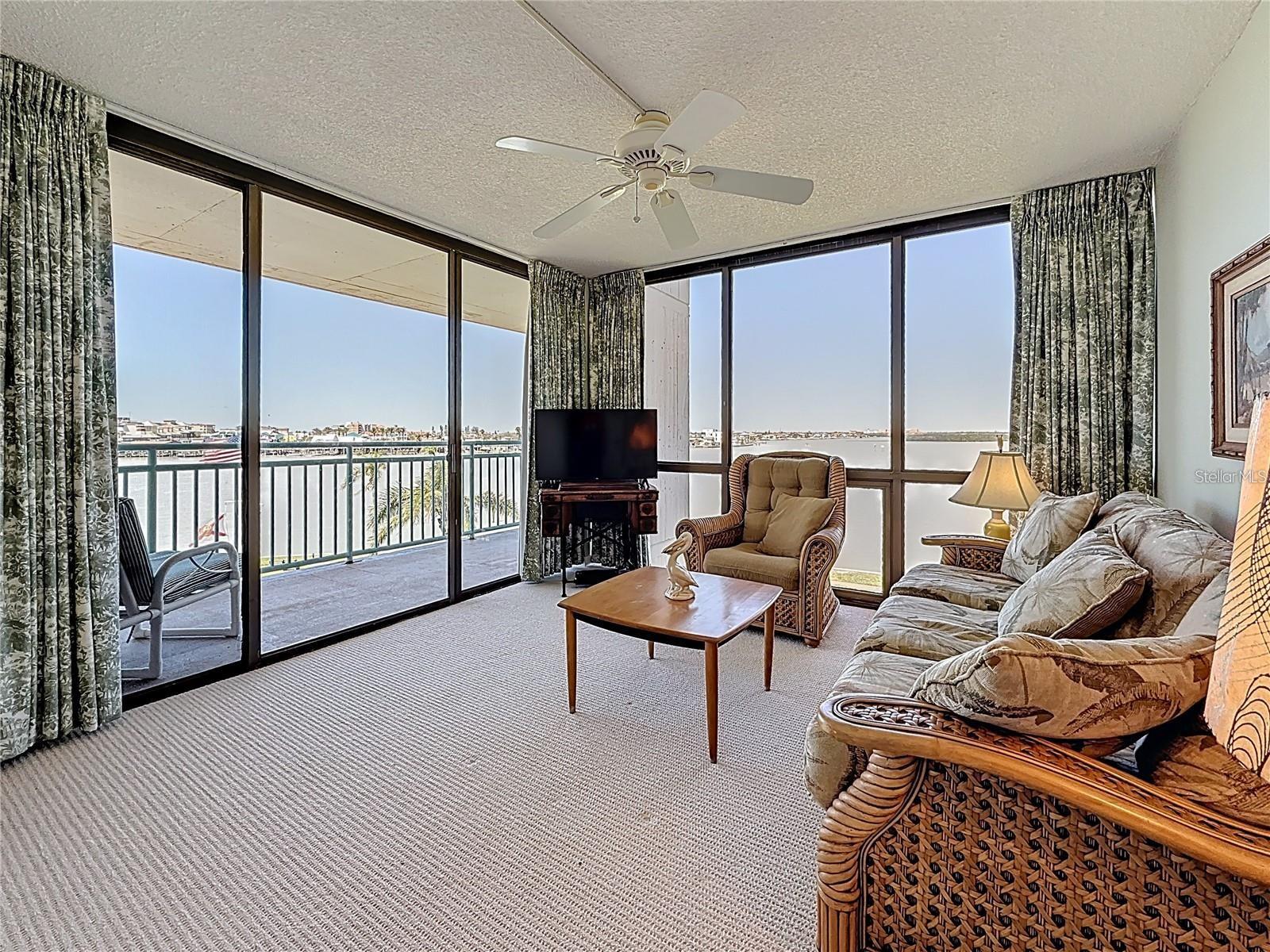 Listing photo id 23 for Key Capri Key Capri  301