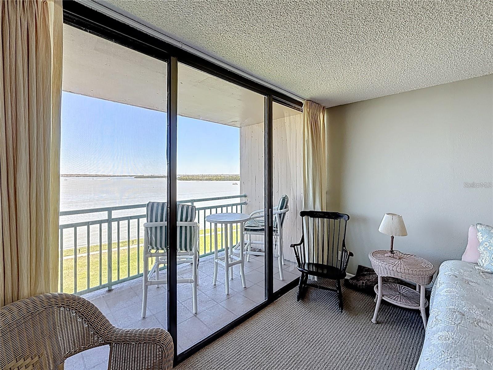 Listing photo id 32 for Key Capri Key Capri  301