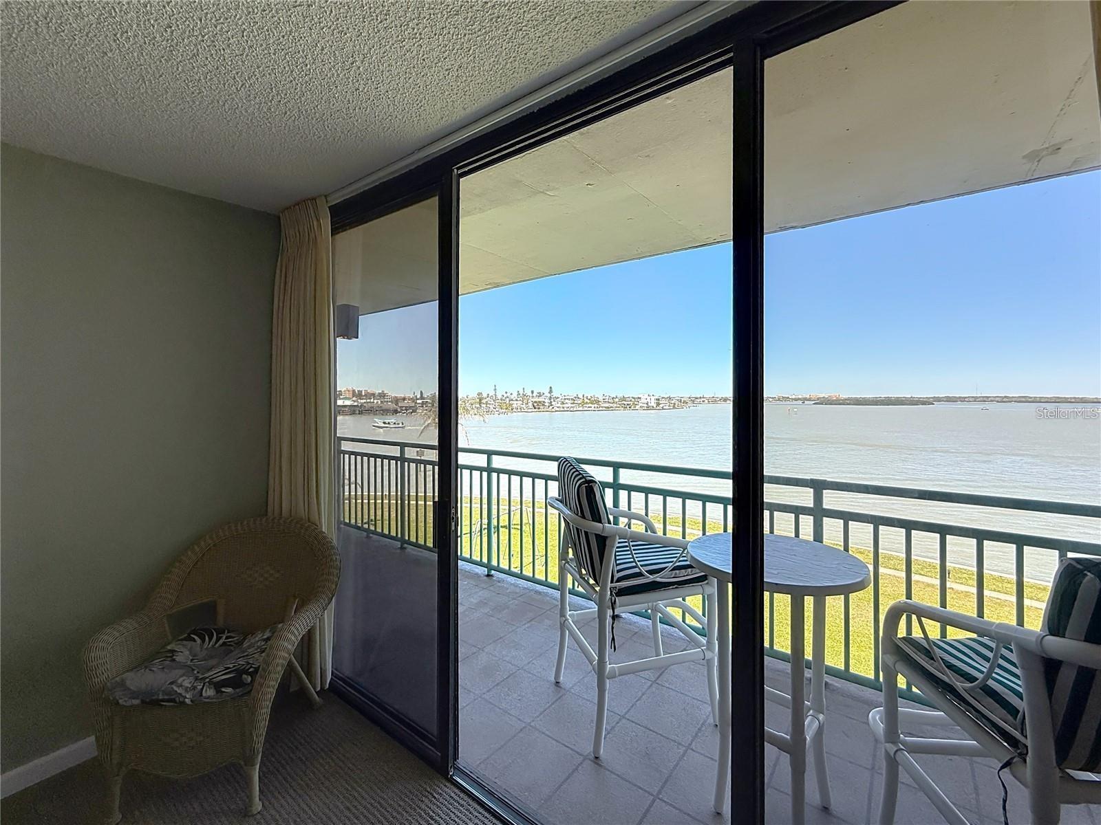 Listing photo id 33 for Key Capri Key Capri  301