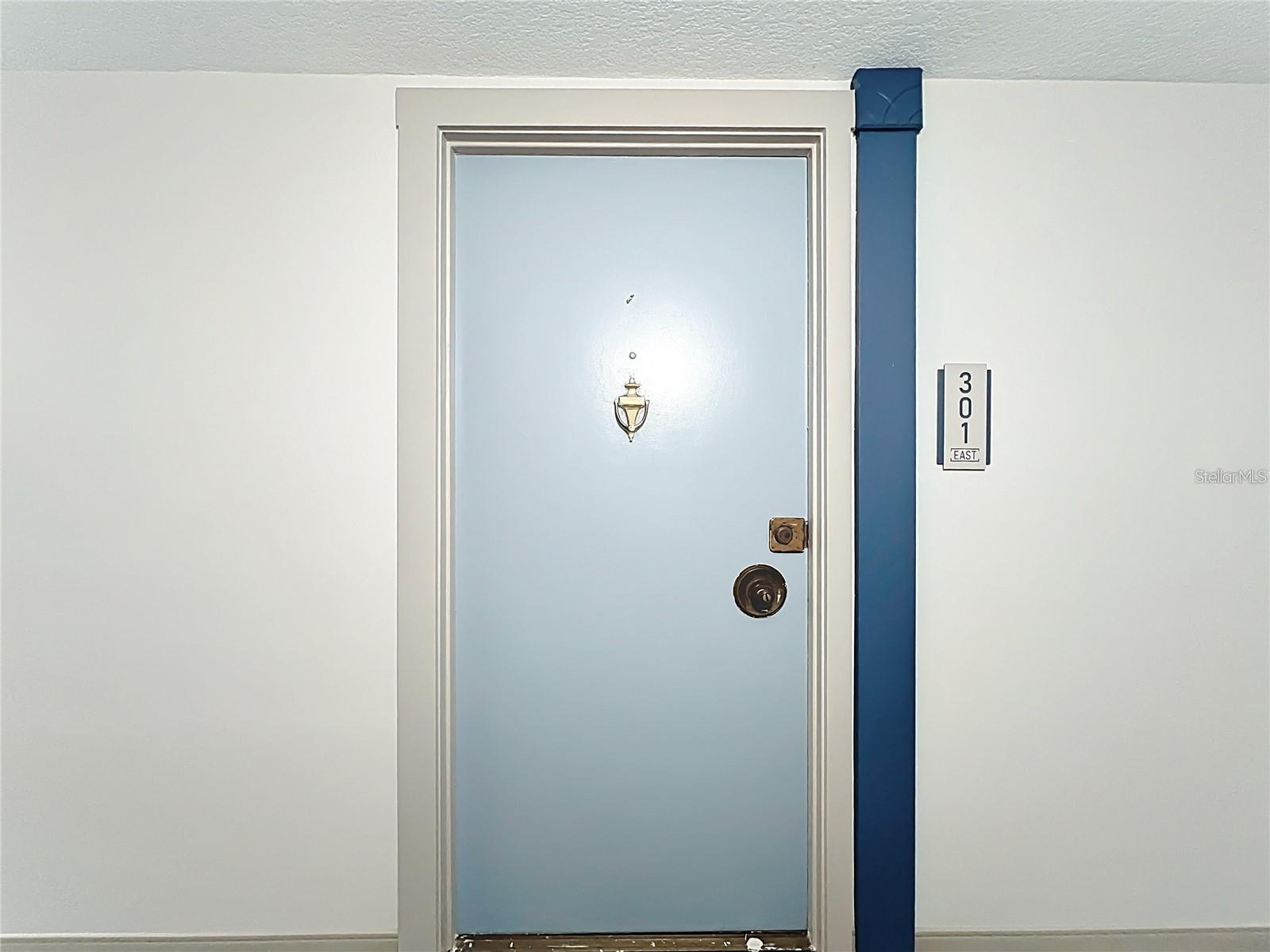 Listing photo id 2 for Key Capri Key Capri  301