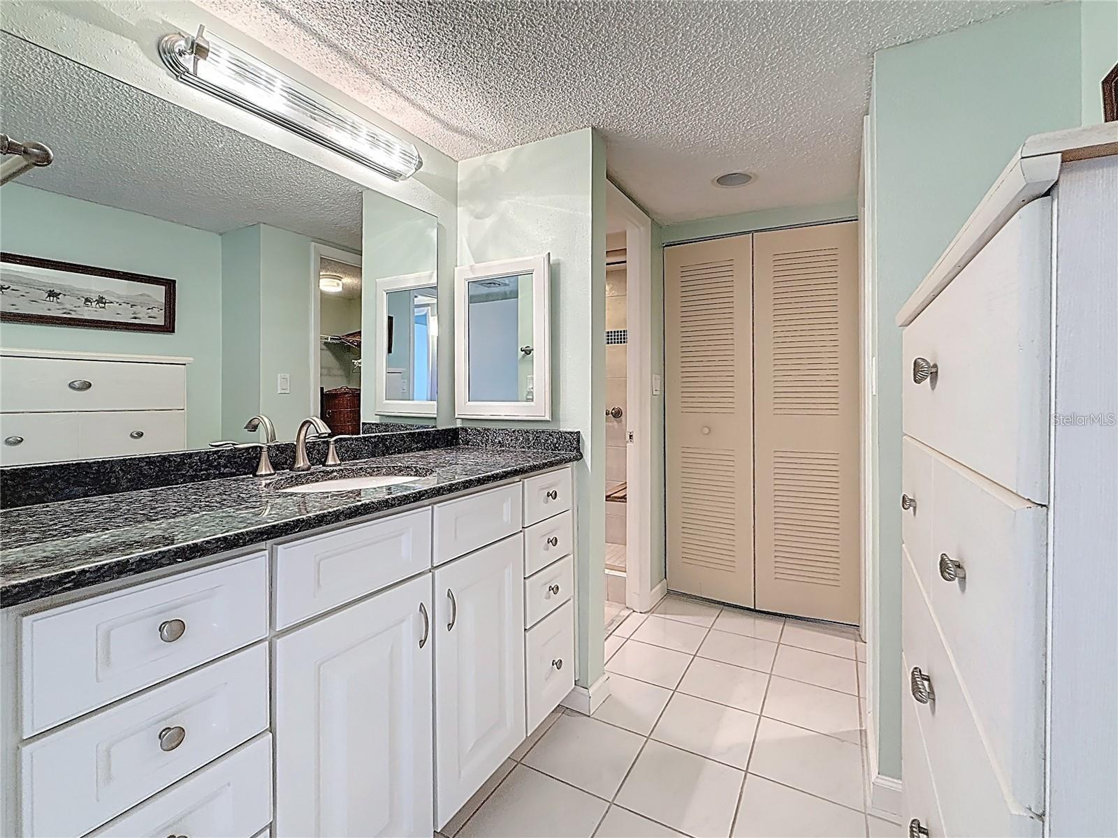 Listing photo id 40 for Key Capri Key Capri  301