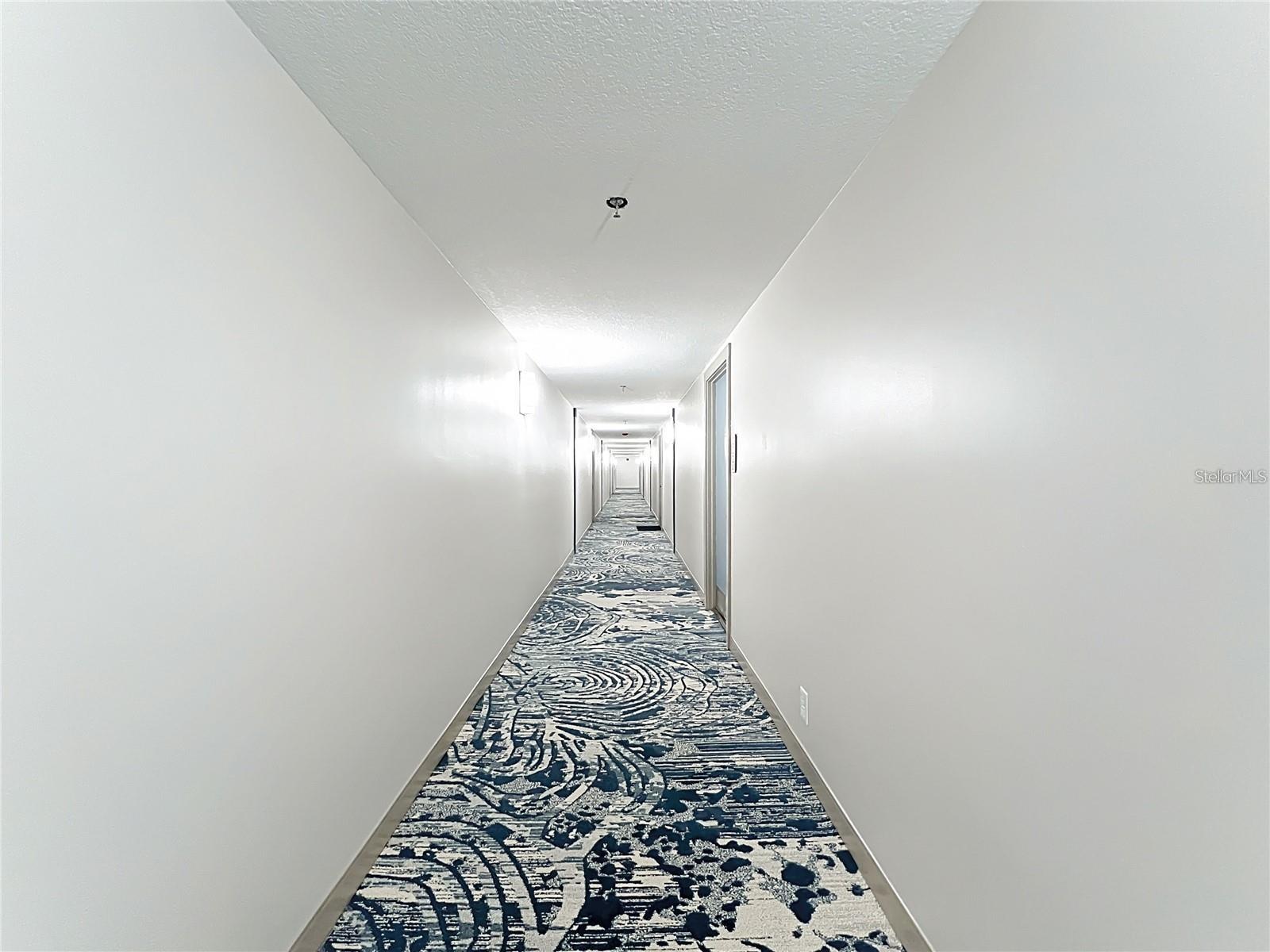 Listing photo id 3 for Key Capri Key Capri  301