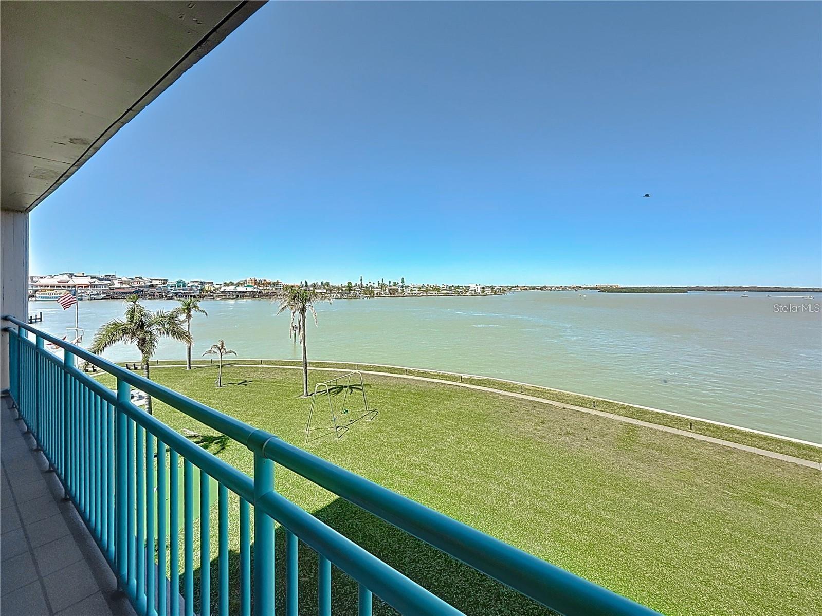 Listing photo id 52 for Key Capri Key Capri  301