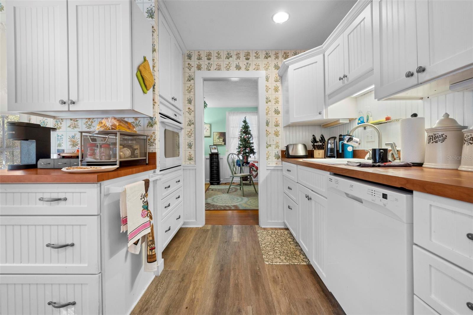 Image 23 of 63 For 16 52nd Street