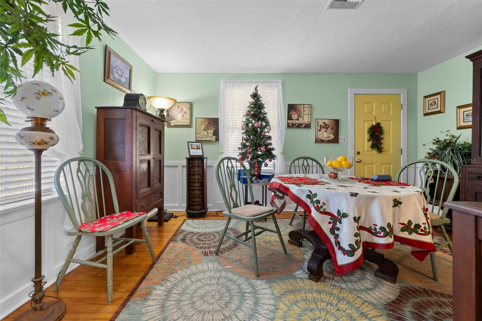 Image 25 of 63 For 16 52nd Street