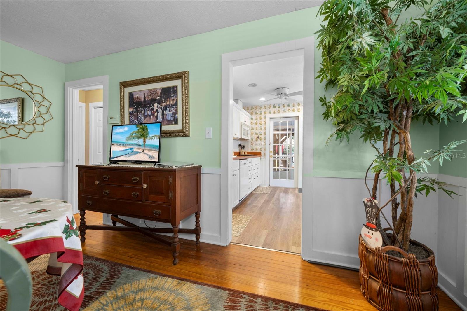 Image 26 of 63 For 16 52nd Street