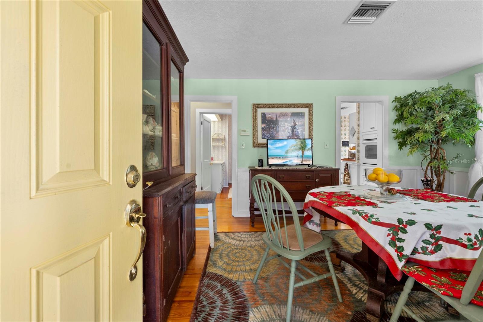 Image 28 of 63 For 16 52nd Street