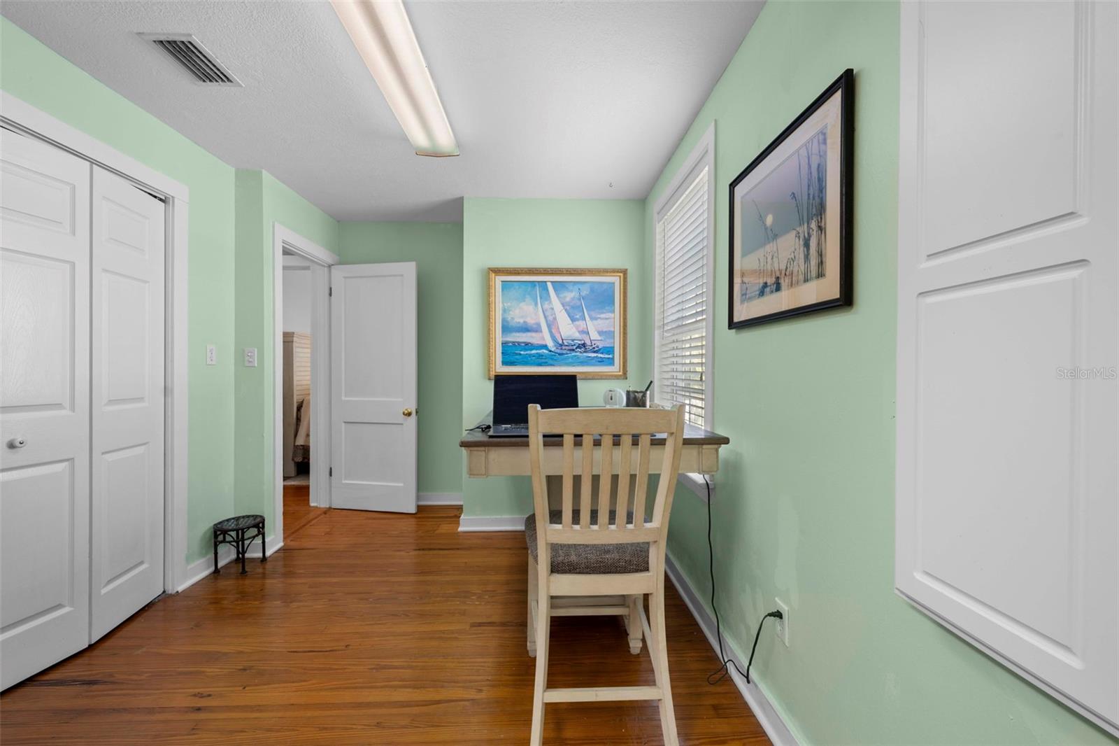 Image 43 of 63 For 16 52nd Street