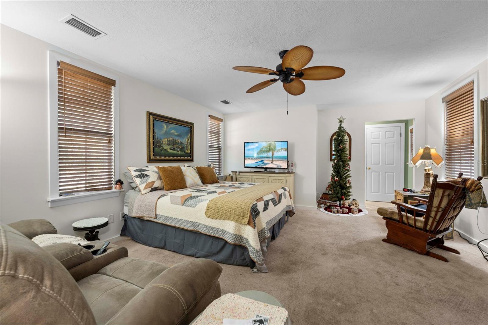 Image 47 of 63 For 16 52nd Street