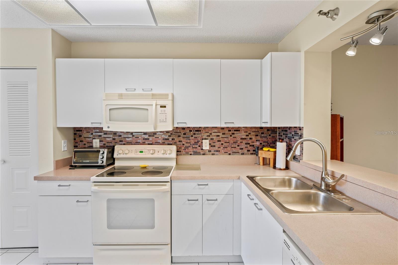 Image 13 of 41 For 3780 Pinebrook Circle 106