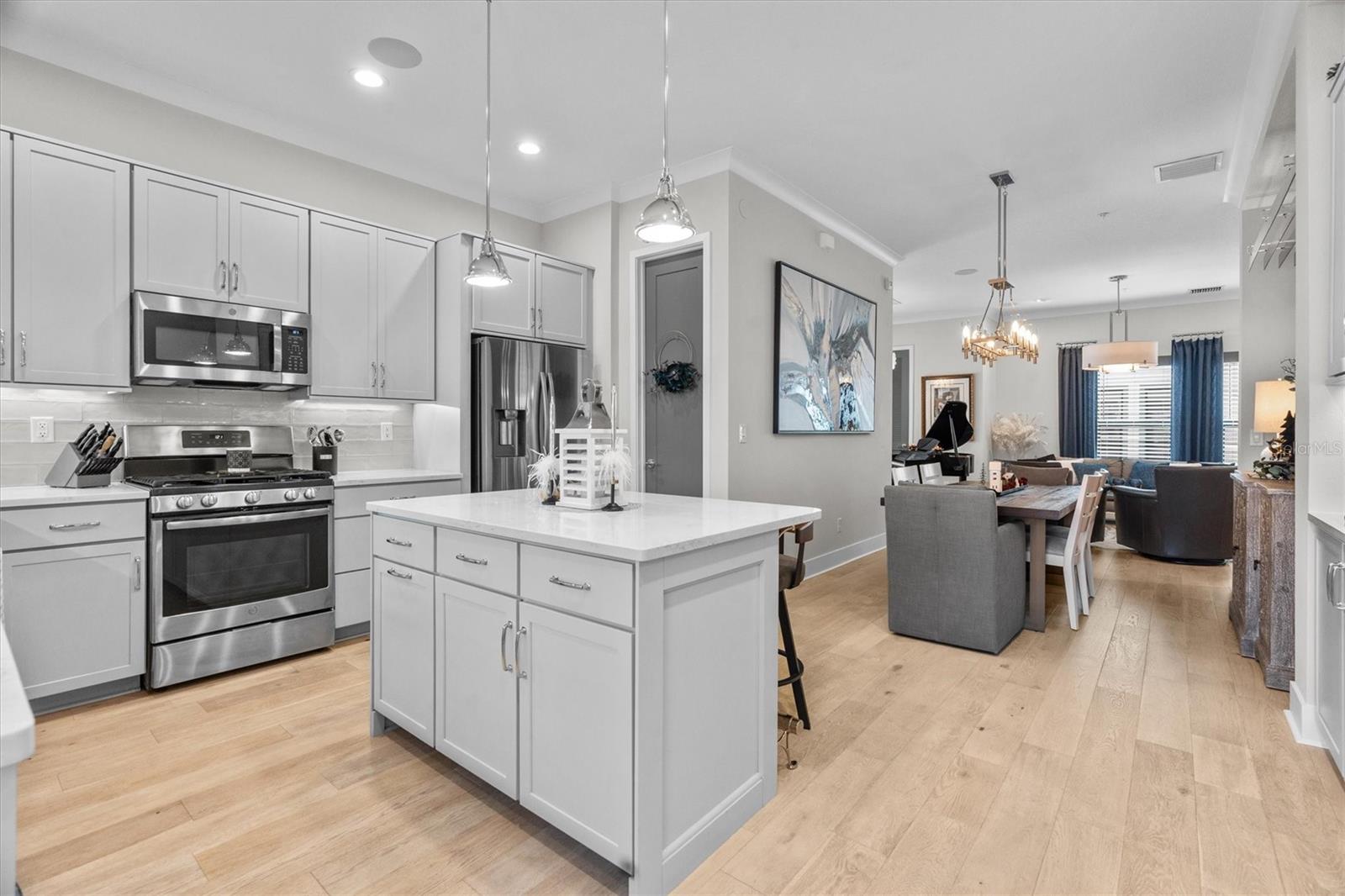 Image 25 of 54 For 946 Highland Avenue 27