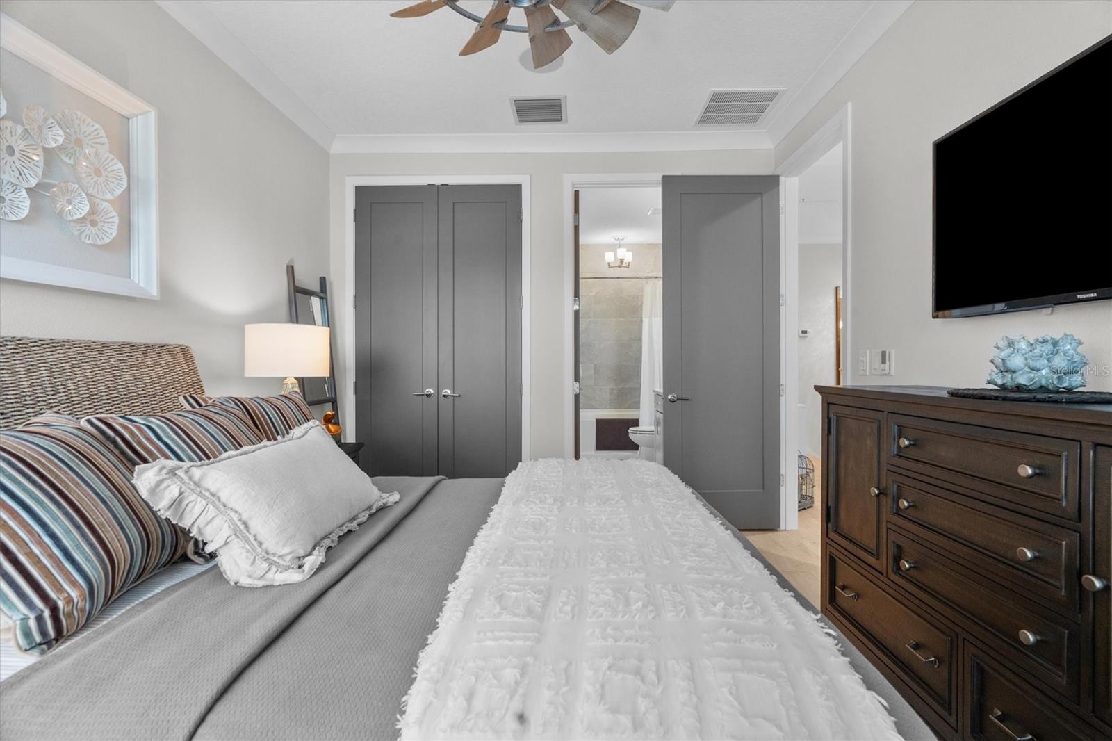 Image 43 of 54 For 946 Highland Avenue 27