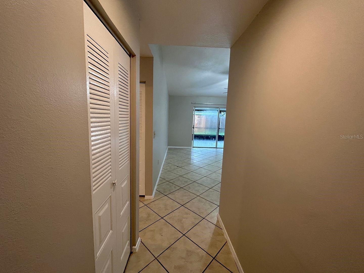 Image 3 of 27 For 1042 Axlewood Circle