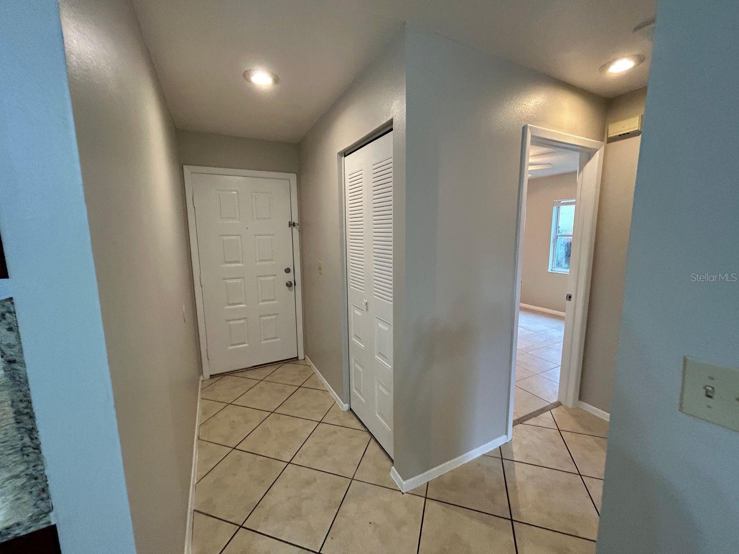 Image 4 of 27 For 1042 Axlewood Circle