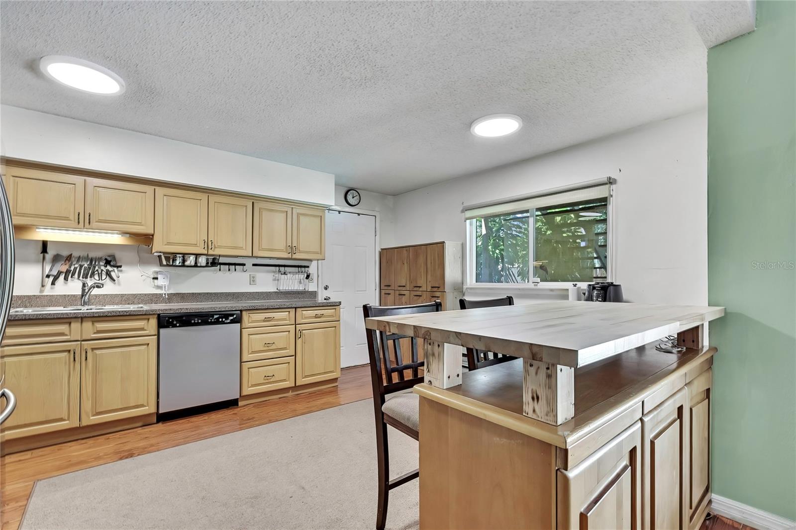 Listing photo id 9 for 4712 Temple Heights Road