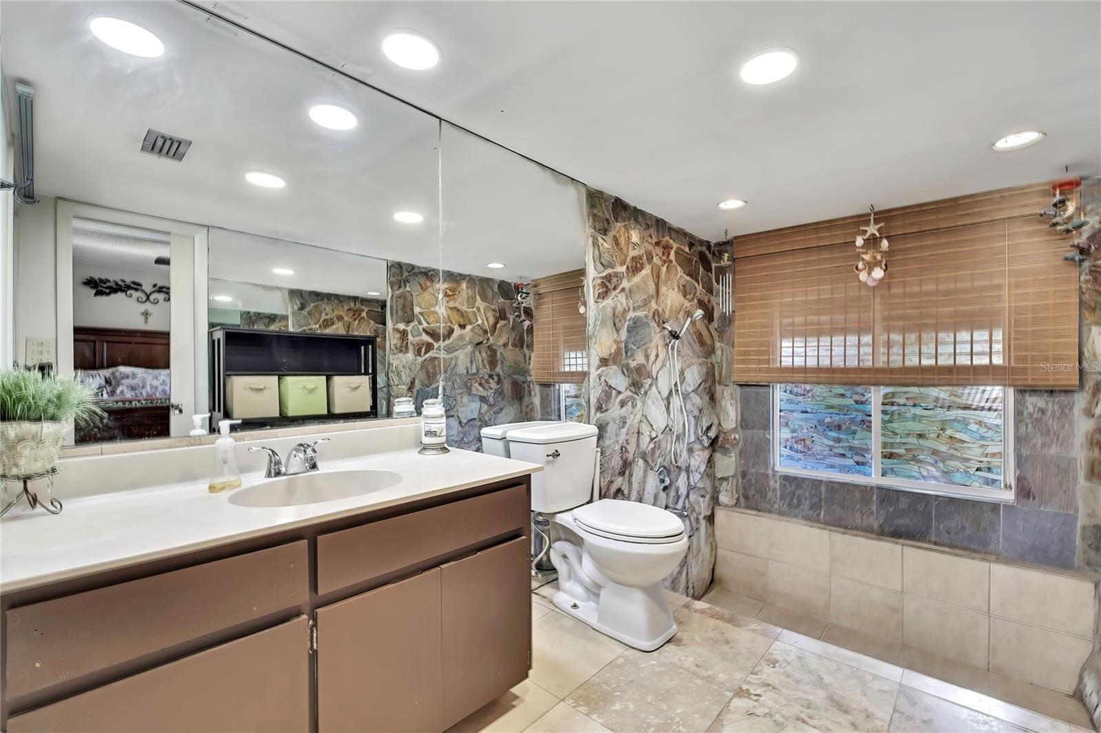 Listing photo id 16 for 4712 Temple Heights Road