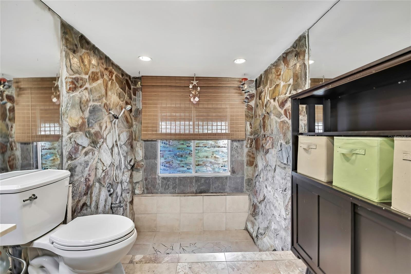 Listing photo id 17 for 4712 Temple Heights Road