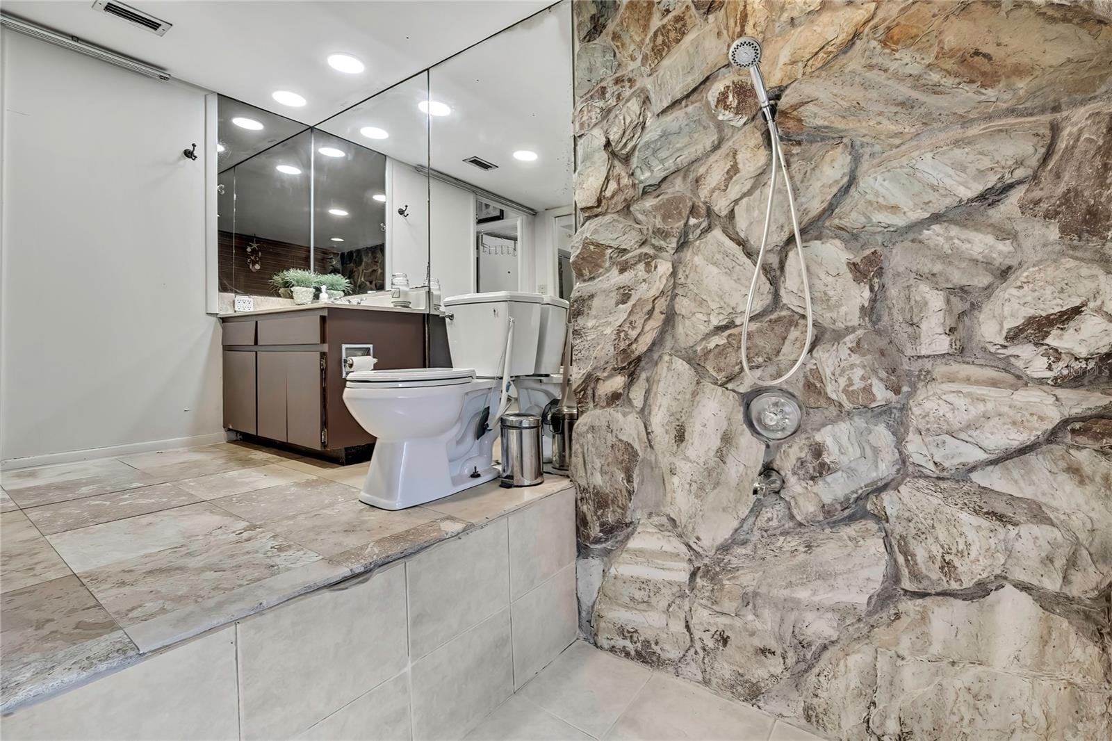 Listing photo id 18 for 4712 Temple Heights Road