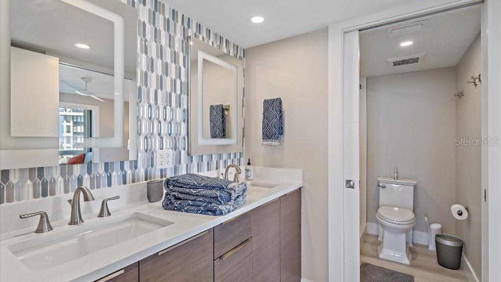 Image 17 of 23 For 5400 Ocean Boulevard 8-04