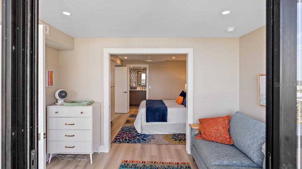 Image 20 of 23 For 5400 Ocean Boulevard 8-04