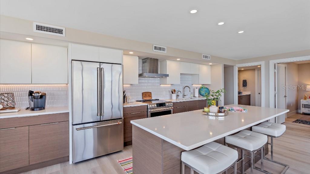 Image 8 of 23 For 5400 Ocean Boulevard 8-04