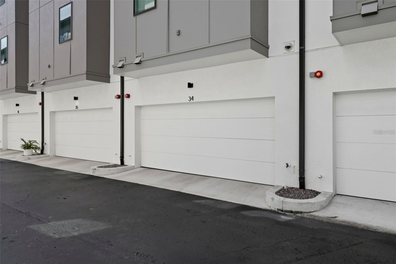 Image 25 of 29 For 2511 Grady Avenue 34