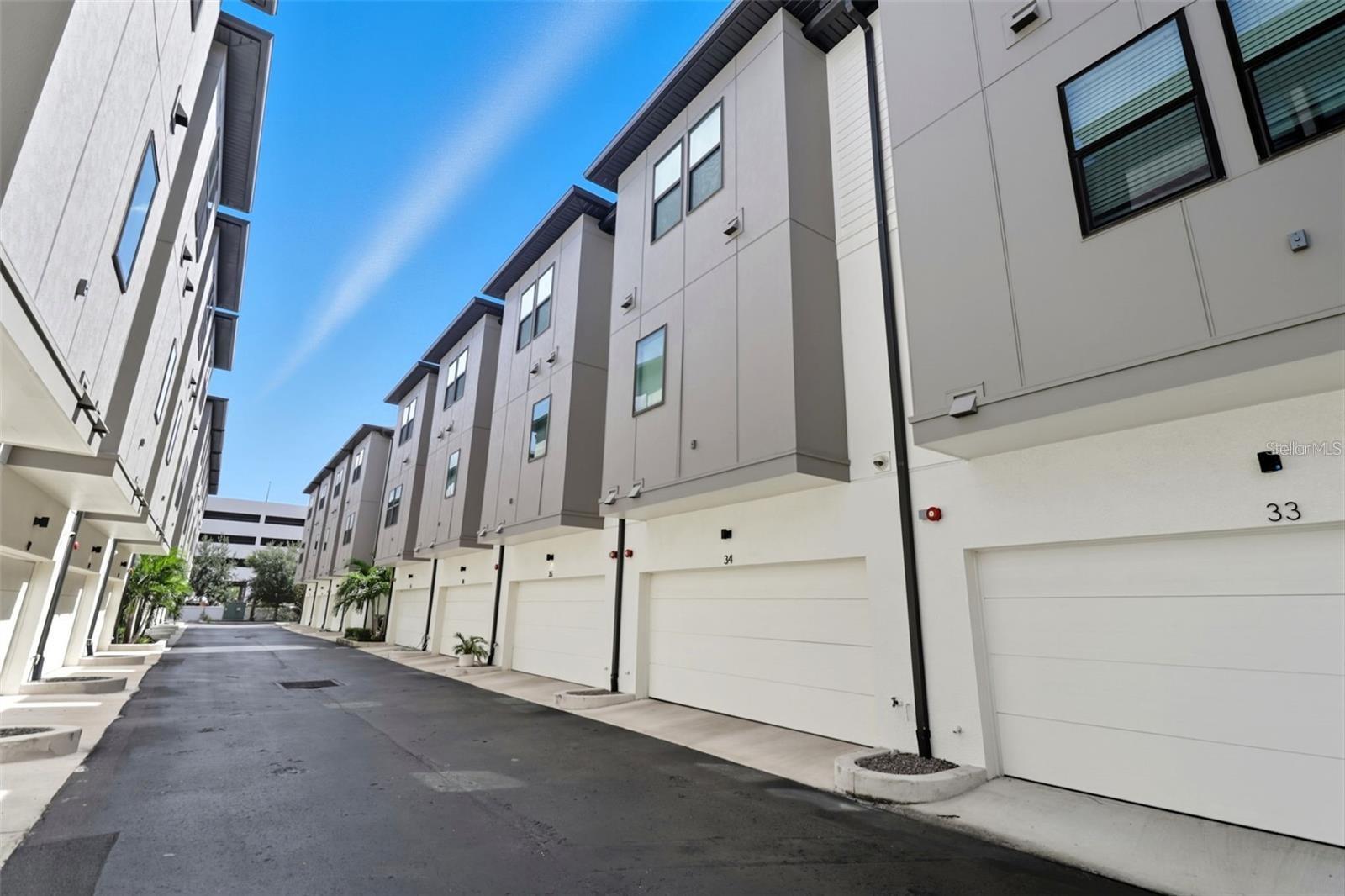 Image 26 of 29 For 2511 Grady Avenue 34