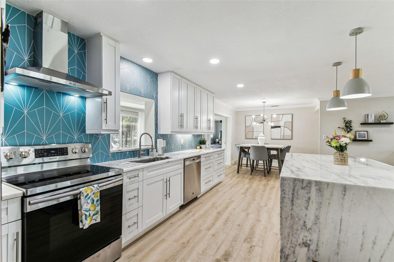 Image 18 of 62 For 3922 Fontainebleau Drive