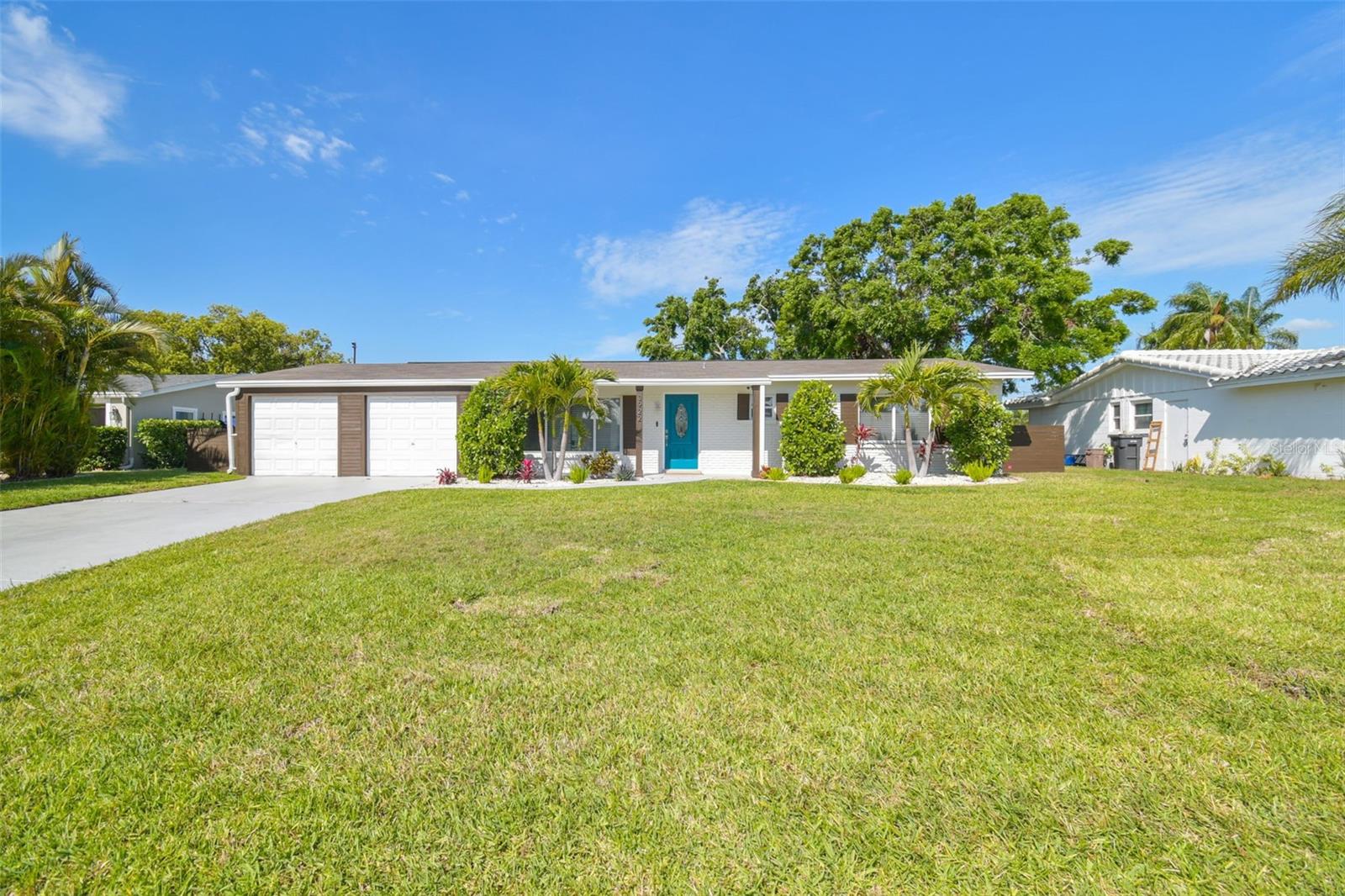 Image 5 of 62 For 3922 Fontainebleau Drive