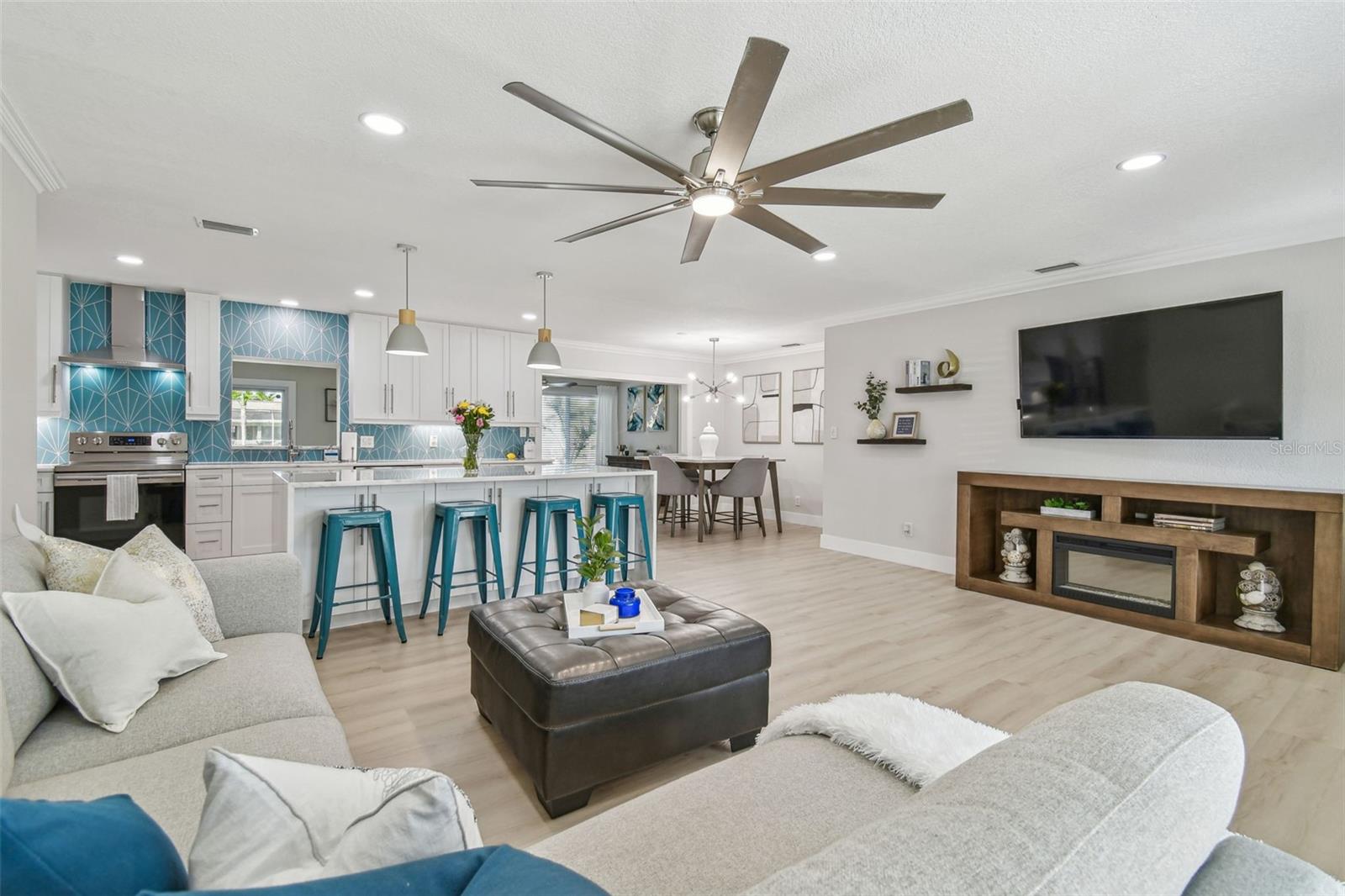 Image 9 of 62 For 3922 Fontainebleau Drive