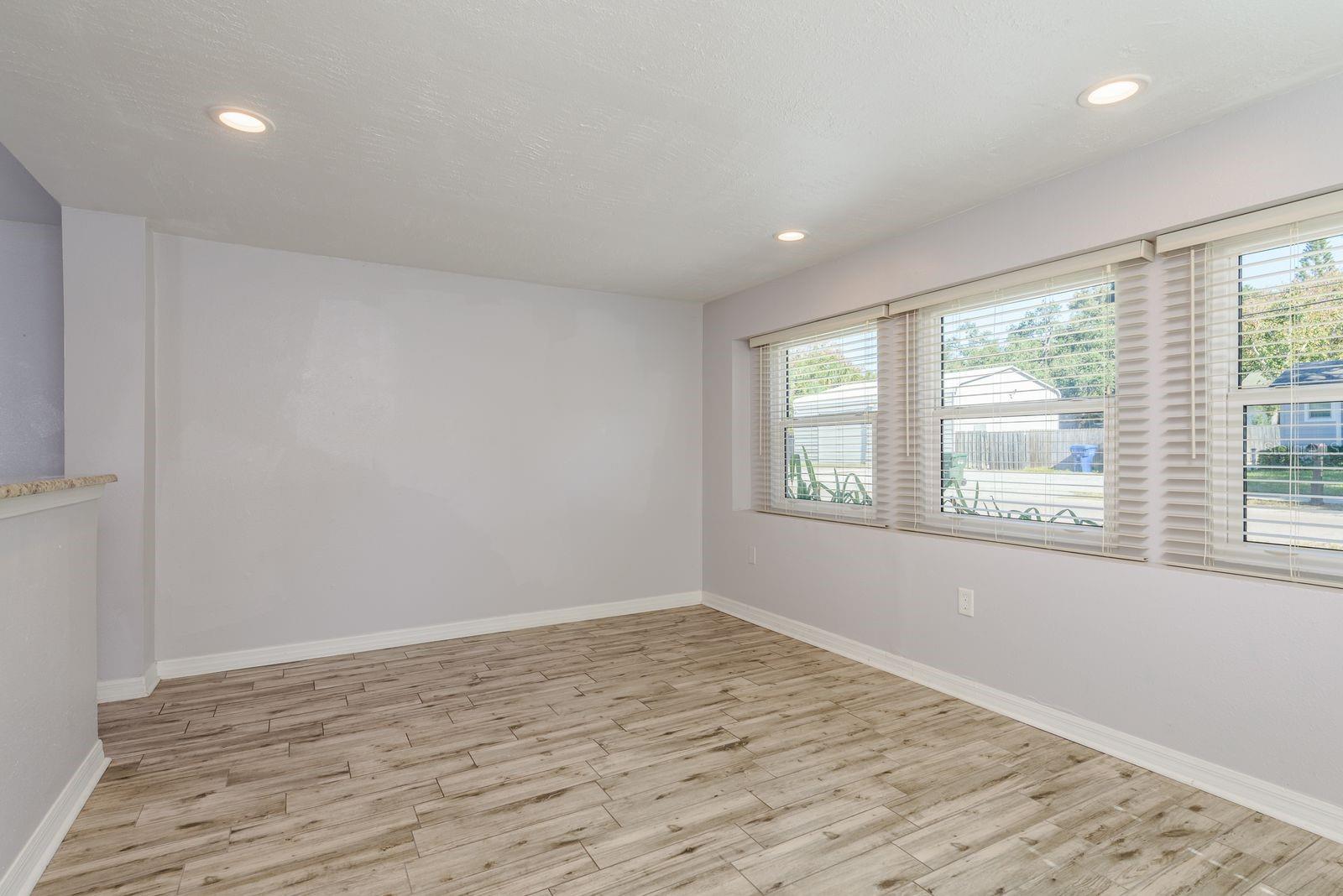 Image 12 of 29 For 819 10th Street Sw A