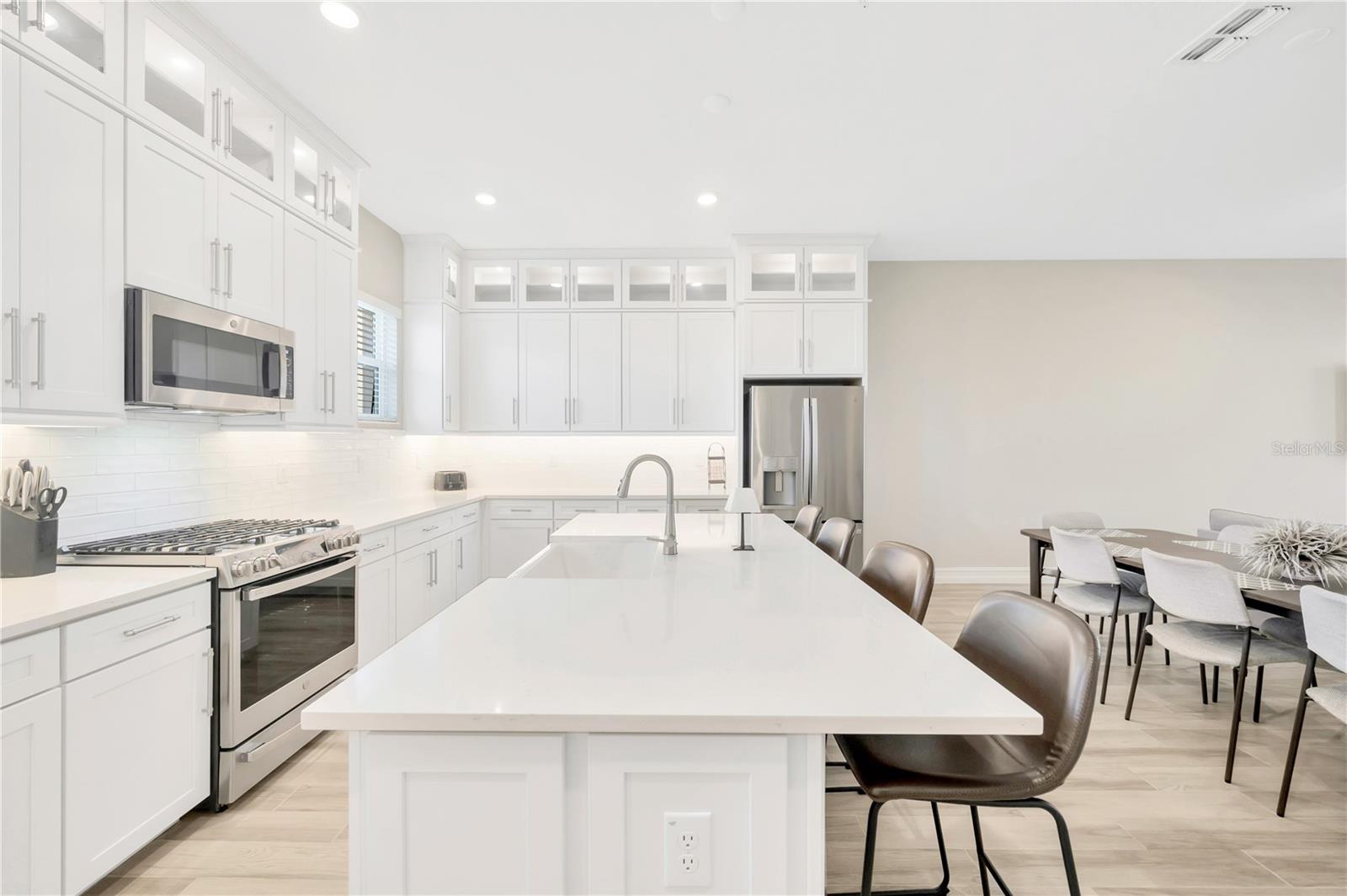 Image 19 of 46 For 5351 Bridge Street 100