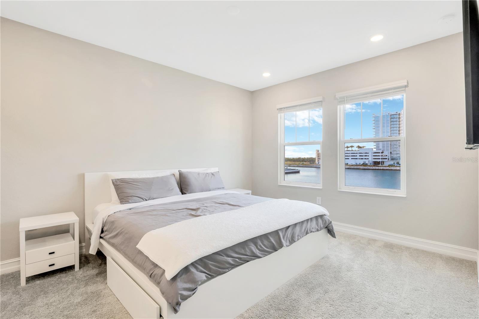 Image 22 of 46 For 5351 Bridge Street 100