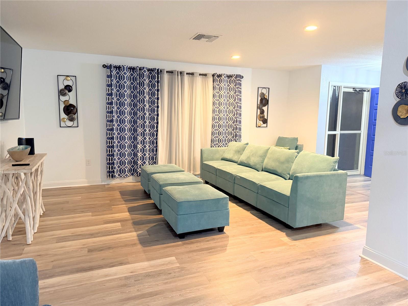 Listing photo id 9 for 5298 Florentine Court