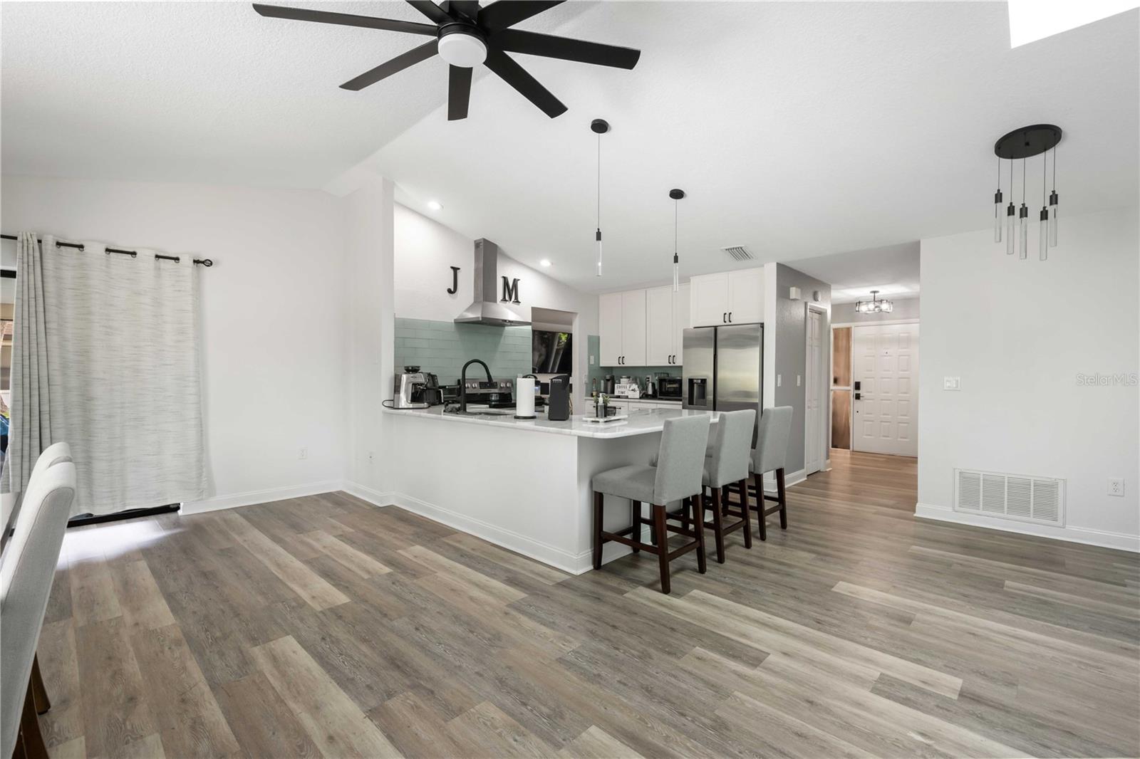 Listing photo id 12 for 5298 Florentine Court